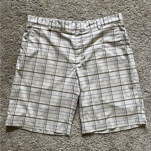 Nike Golf Dri-Fit Mens Chino Shorts Size 38 White Plaid Print Slash Pockets